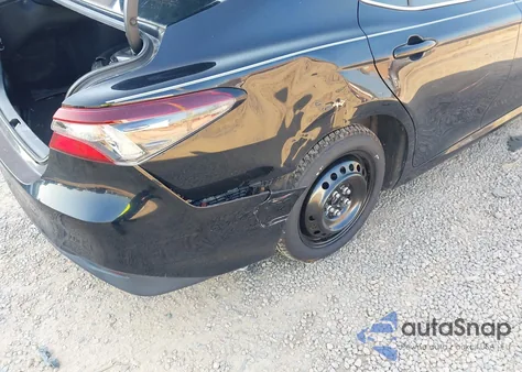 2021 Toyota Camry Le z USA, uszkodzony, nr VIN 4T1C11AK8MU582309